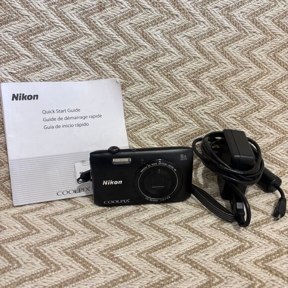 Nikon COOLPIX S3600 Black 20.1MP Digital Camera + Charger + 4GB SD Card - Picture 1 of 11